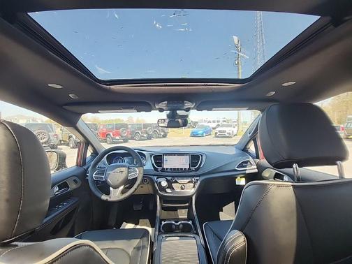 Red Hot Pearl-Coat Exterior Paint 2026 Chrysler Pacifica Limited