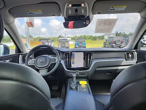 2021 Volvo XC60 T5 Momentum