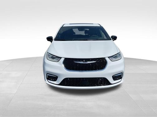 Bright White Clear-Coat Exterior Paint 2026 Chrysler Pacifica Limited