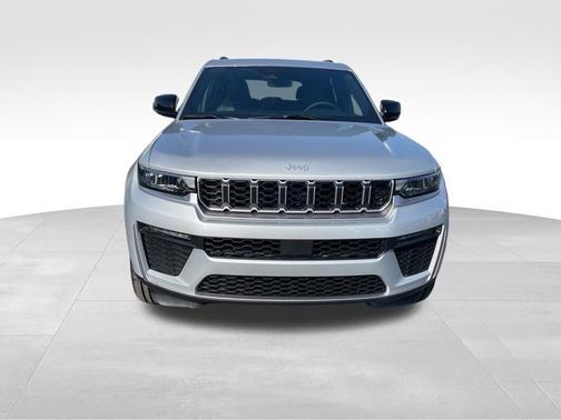 Silver Zynith Exterior Paint 2026 Jeep Grand Cherokee Limited