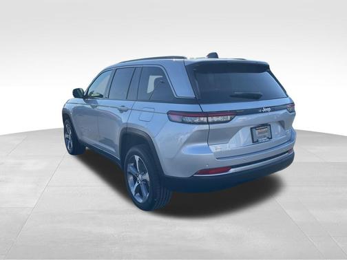 Silver Zynith Exterior Paint 2026 Jeep Grand Cherokee Limited