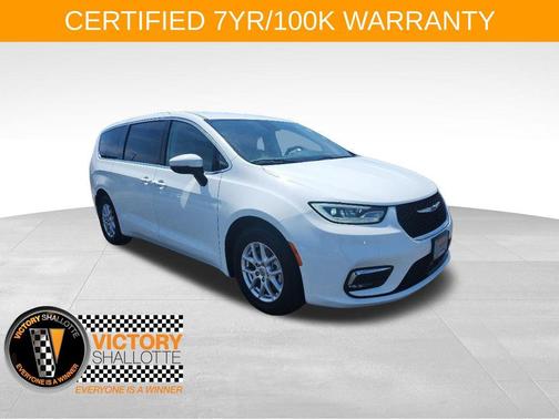 Bright White Clearcoat 2023 Chrysler Pacifica Touring L