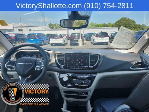 Bright White Clearcoat 2023 Chrysler Pacifica Touring L