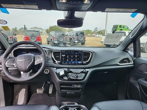 2025 Chrysler Pacifica L