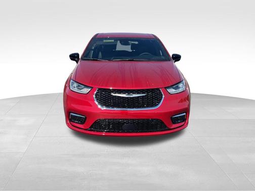 Red Hot Pearl-Coat Exterior Paint 2026 Chrysler Pacifica L