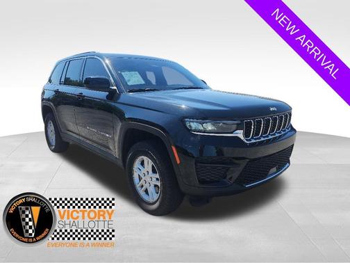 Diamond Black Crystal Pearlcoat 2025 Jeep Grand Cherokee Laredo