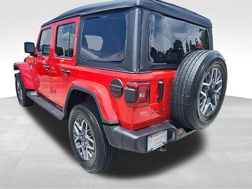 2025 Jeep Wrangler 4-Door Sahara 4x4