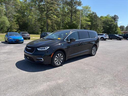 Diamond Black Crystal Pearlcoat 2025 Chrysler Pacifica Hybrid Select