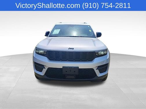 Silver Zynith 2025 Jeep Grand Cherokee Altitude