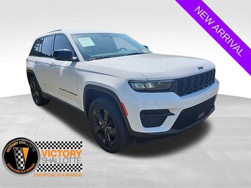 Bright White Clearcoat 2023 Jeep Grand Cherokee Altitude