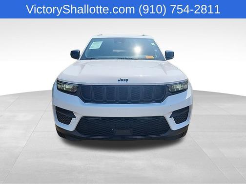 Bright White Clearcoat 2023 Jeep Grand Cherokee Altitude