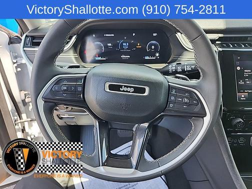 Bright White Clearcoat 2023 Jeep Grand Cherokee Laredo