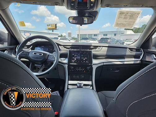 2023 Jeep Grand Cherokee Laredo