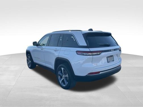 Bright White Clear-Coat Exterior Paint 2026 Jeep Grand Cherokee Limited