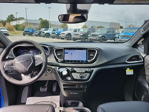 Hydro Blue Pearl-Coat Exterior Paint 2026 Chrysler Pacifica L