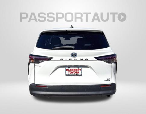 2023 Toyota Sienna LE