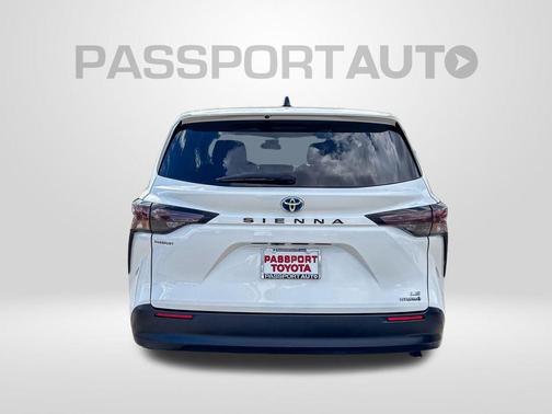 2023 Toyota Sienna LE
