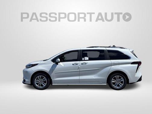 Wind Chill Pearl 2026 Toyota Sienna XLE