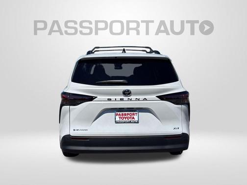 Wind Chill Pearl 2026 Toyota Sienna XLE
