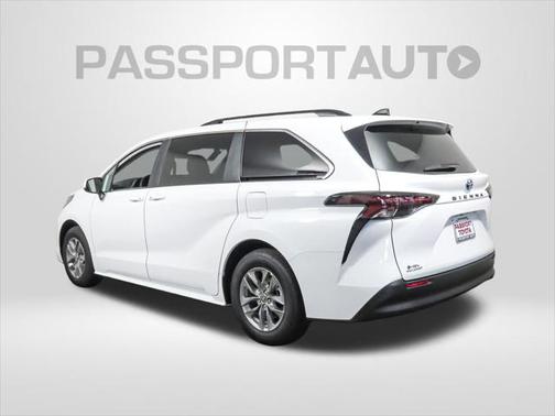 2025 Toyota Sienna LE