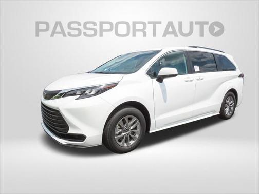 2025 Toyota Sienna LE