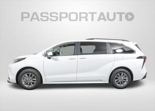 2025 Toyota Sienna LE