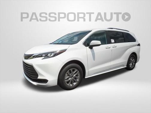 2025 Toyota Sienna LE