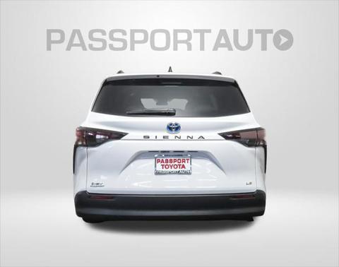2025 Toyota Sienna LE