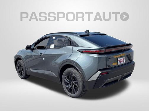 Overcast 2026 Toyota C-HR SE