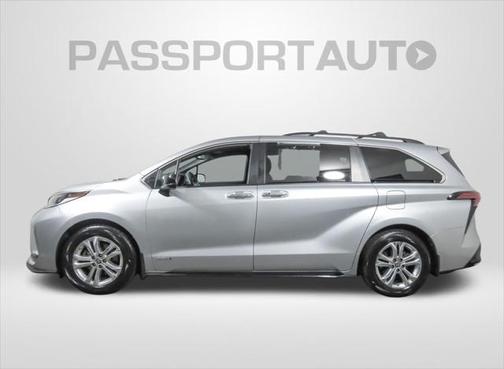 2021 Toyota Sienna XSE 7 Passenger