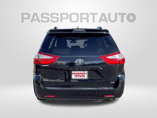 2019 Toyota Sienna XLE