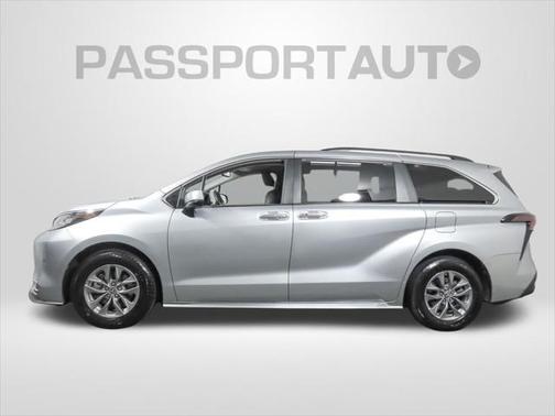 2023 Toyota Sienna XLE 7 Passenger