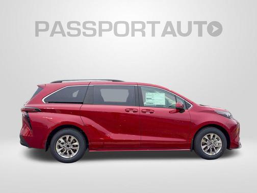 2026 Toyota Sienna LE