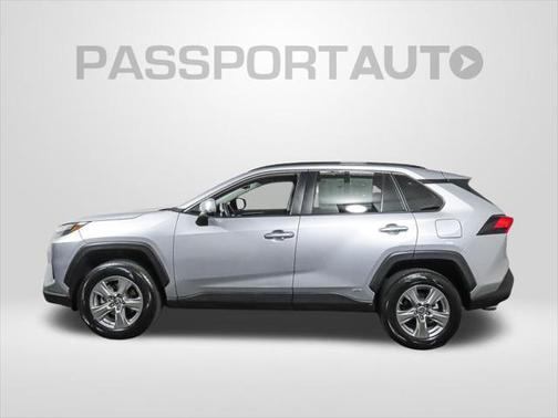 2024 Toyota RAV4 Hybrid SE