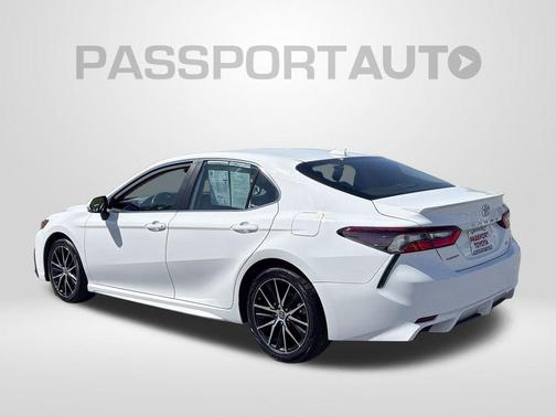 White 2022 Toyota Camry SE