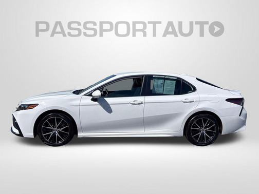 White 2022 Toyota Camry SE