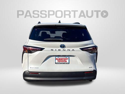 2025 Toyota Sienna XLE