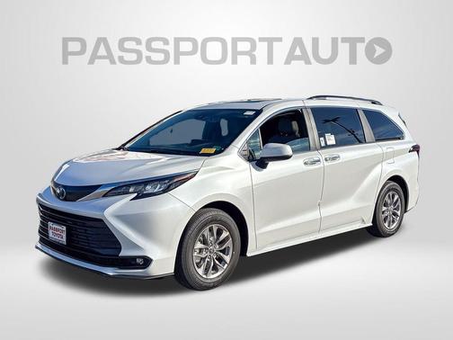 2025 Toyota Sienna XLE