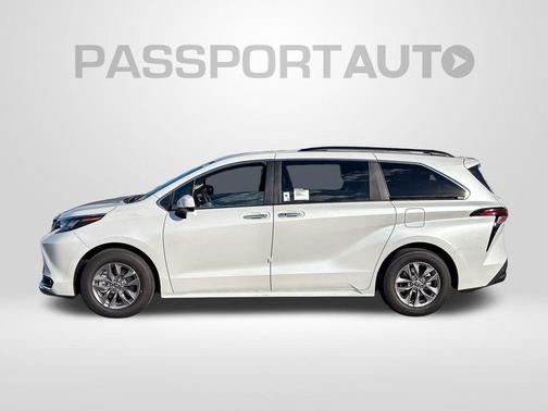 2025 Toyota Sienna XLE