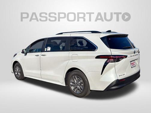 2025 Toyota Sienna XLE