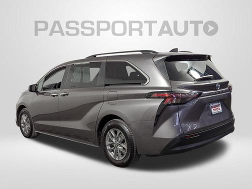 2024 Toyota Sienna XLE