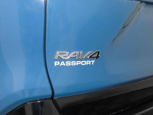 2025 Toyota RAV4 Hybrid SE