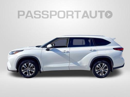 Wind Chill Pearl 2022 Toyota Highlander XLE
