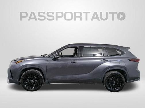 Magnetic Gray Metallic 2025 Toyota Highlander XSE