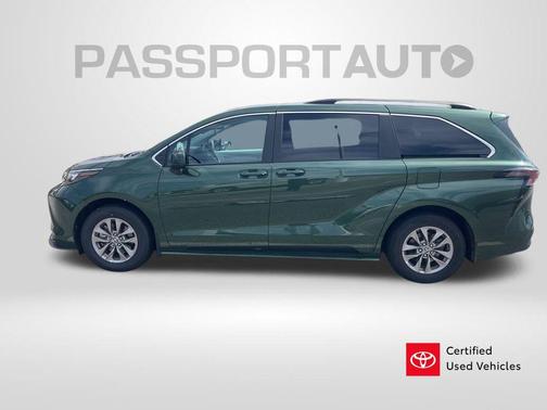 2025 Toyota Sienna LE