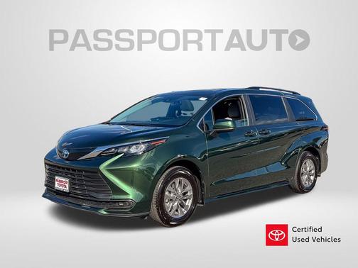 2025 Toyota Sienna LE