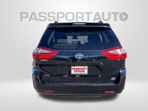 2020 Toyota Sienna XLE