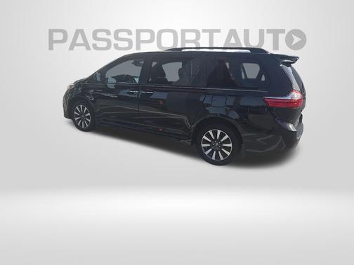 2020 Toyota Sienna XLE
