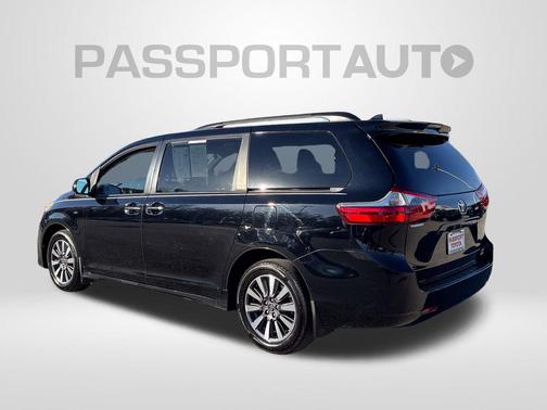 2020 Toyota Sienna XLE
