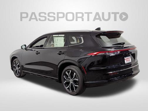 2025 Toyota Crown Signia XLE